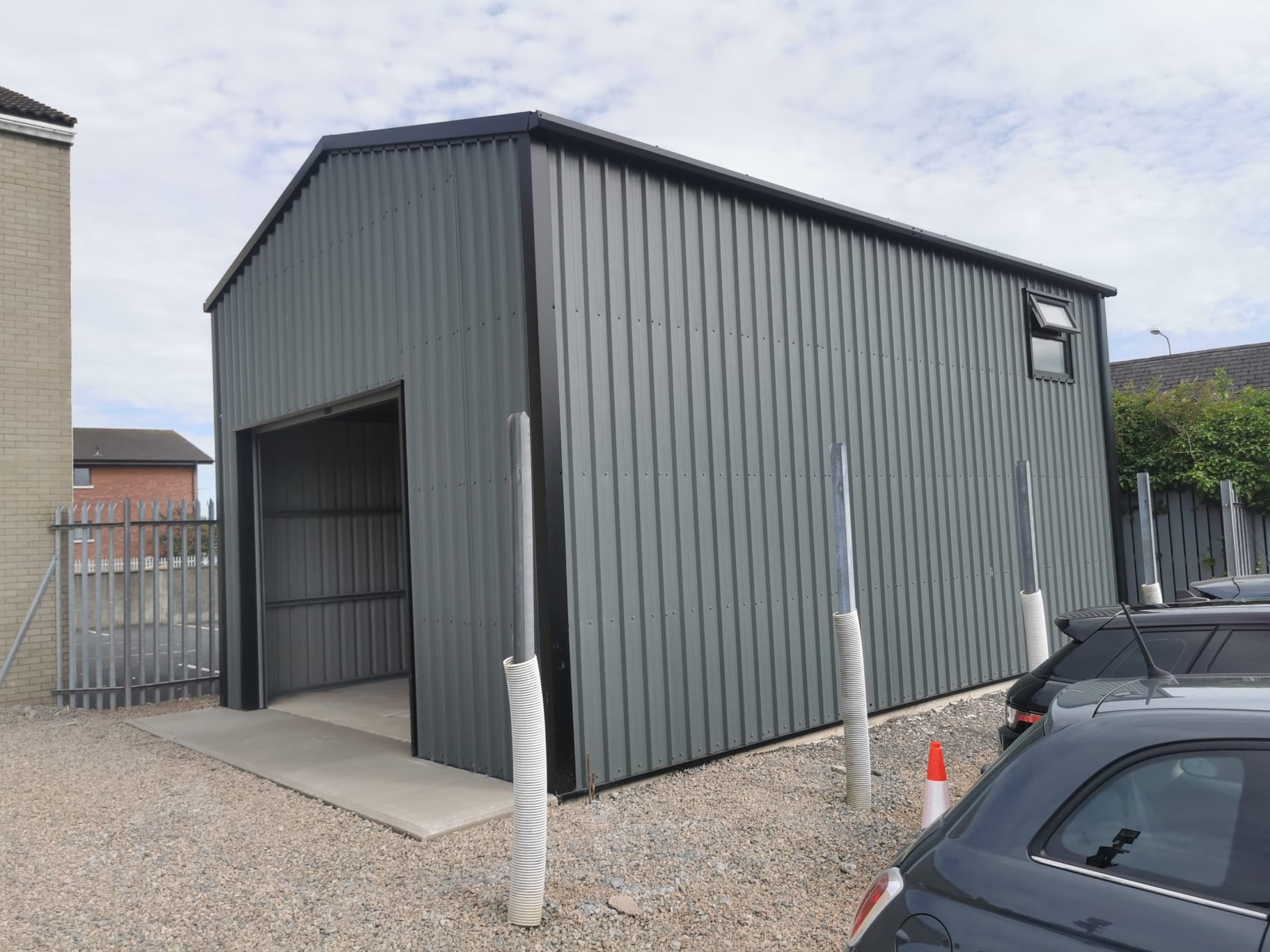 Read more about the article Mechanic & Valeting shed with internal Office